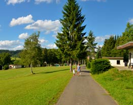 Bungalowpark und Camping
 Feriendorf Felsenhof in Gerolstein - Vulkaneifel